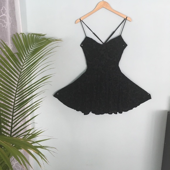 Dresses & Skirts - VELVET&FLORAL BLACK MINI DRESS